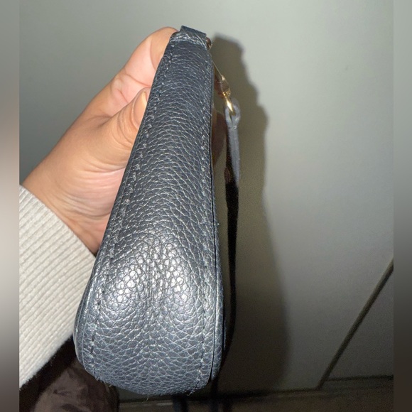 LV Monogram pouch - Picture 16 of 16